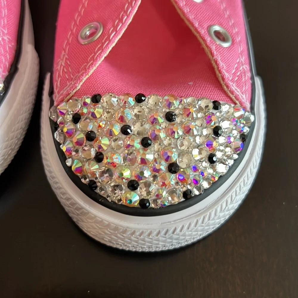 Converse sneaker size 9 - hand made with crystals and Minnie decals NWOT